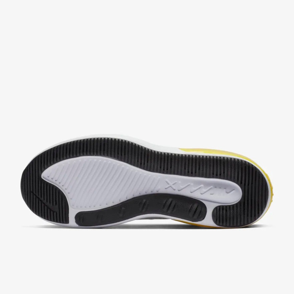 Nike Air Max Dia SE QS - Picture 2 of 4